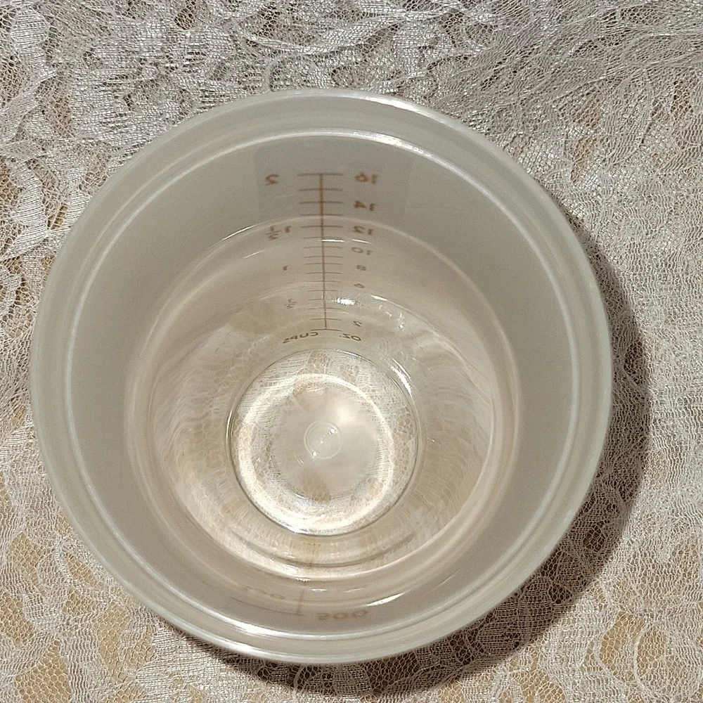 Tupperware: Quick Shake Cup With Lid